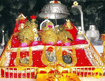 nae saal kee shurooaat, maata vaishnon ko chadhaen bhet, prasaad pooree hogee muraad
