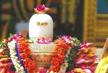 dhan-praapti-evan-karj-se-chhutakaara-paane-hetu-sangam-tat-par-karaen-mahaadev-ka-rudraabhishek